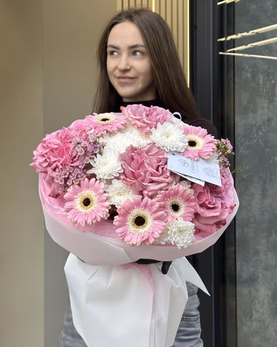 Букет квітів з троянд, хризантем, хамелаціума та гербер — "Елегантний настрій"