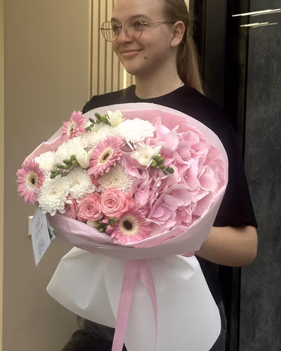 Букет квітів з гортензії, гербери та фрезії — "Квітковий настрій"