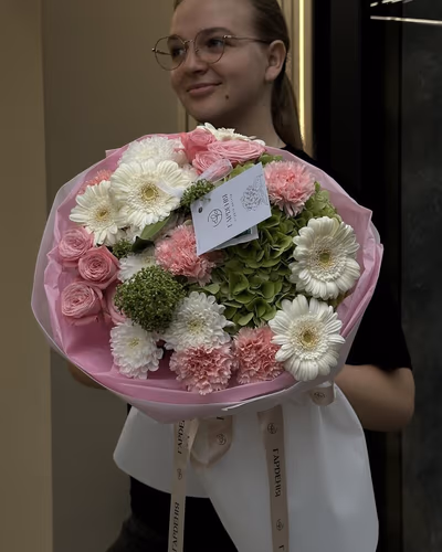 Букет квітів з гортензії, гербер та гвоздик — "Весняна фантазія"