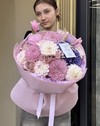 Букет квітів з лілії, жоржин та троянд — "Кольоровий ранок"