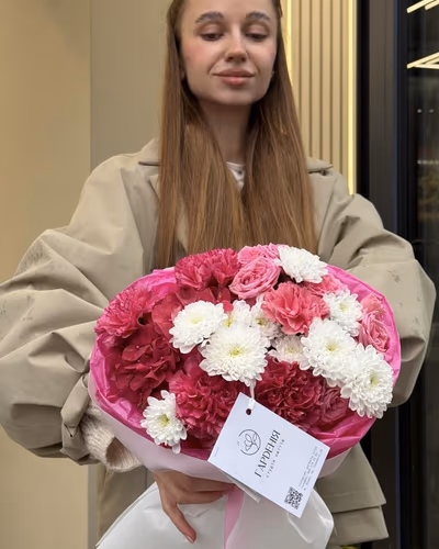 Букет квітів з гортензії, гвоздик та троянд — "Святкова легенда"