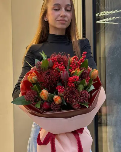 Букет квітів з тюльпанів, шампо, скімії та політона — «Весняний ранок»